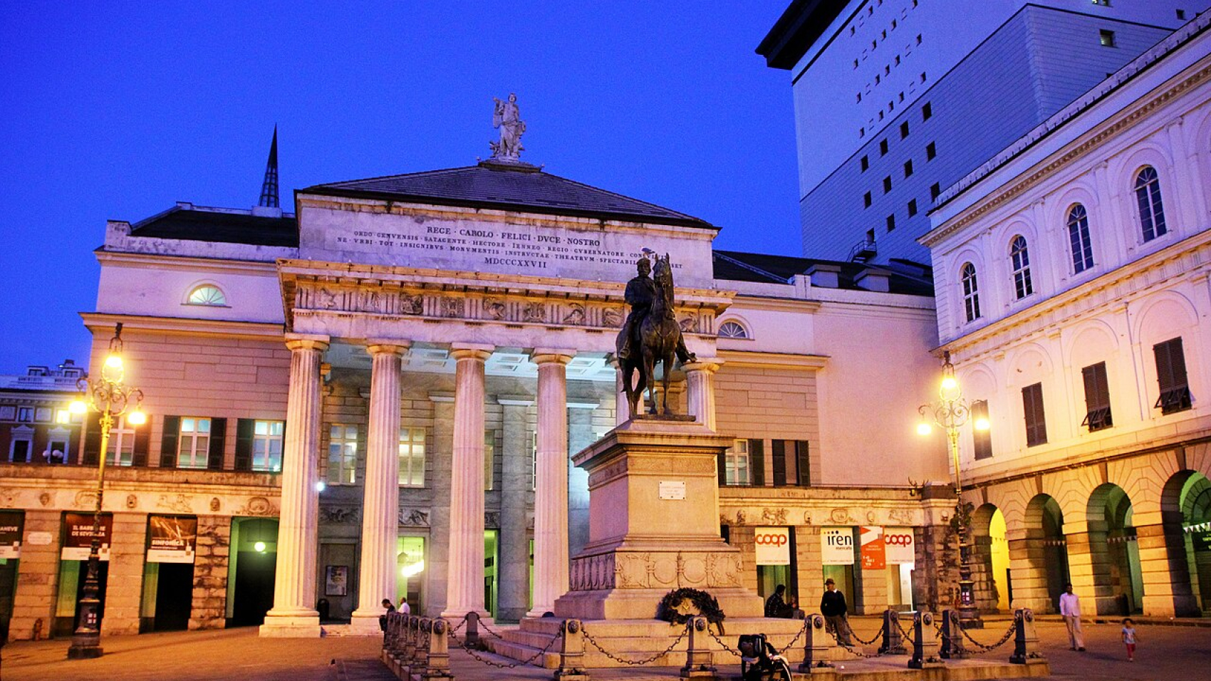 Teatro_Carlo_Felice_Notturno