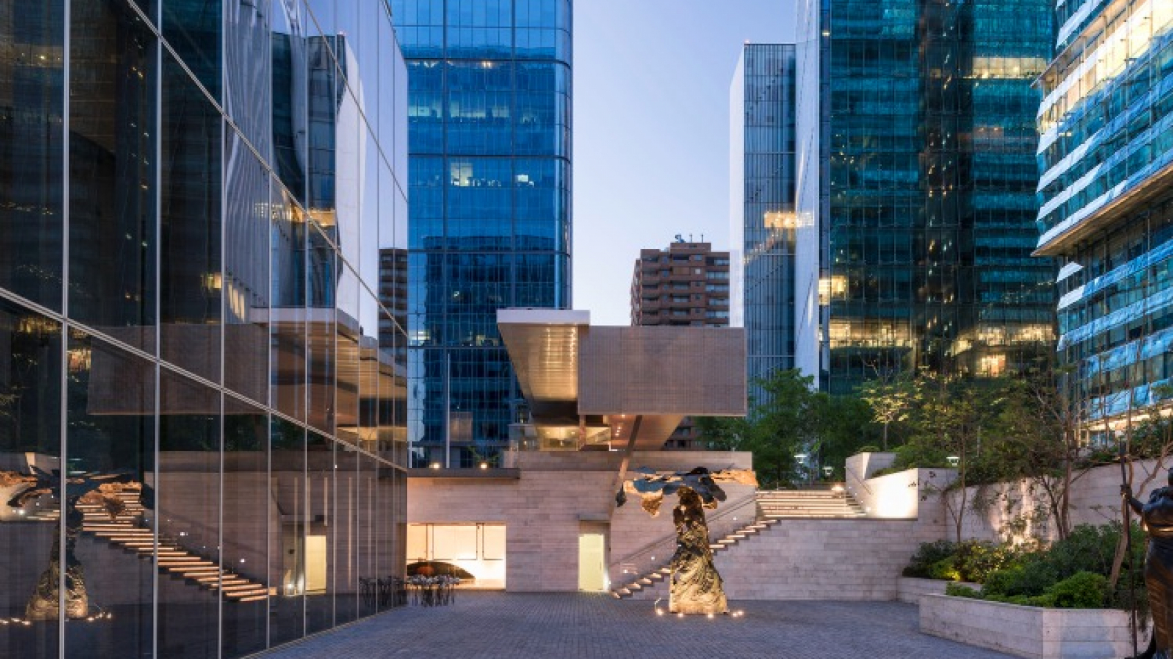 Exterior_Sculpture_Court (1)