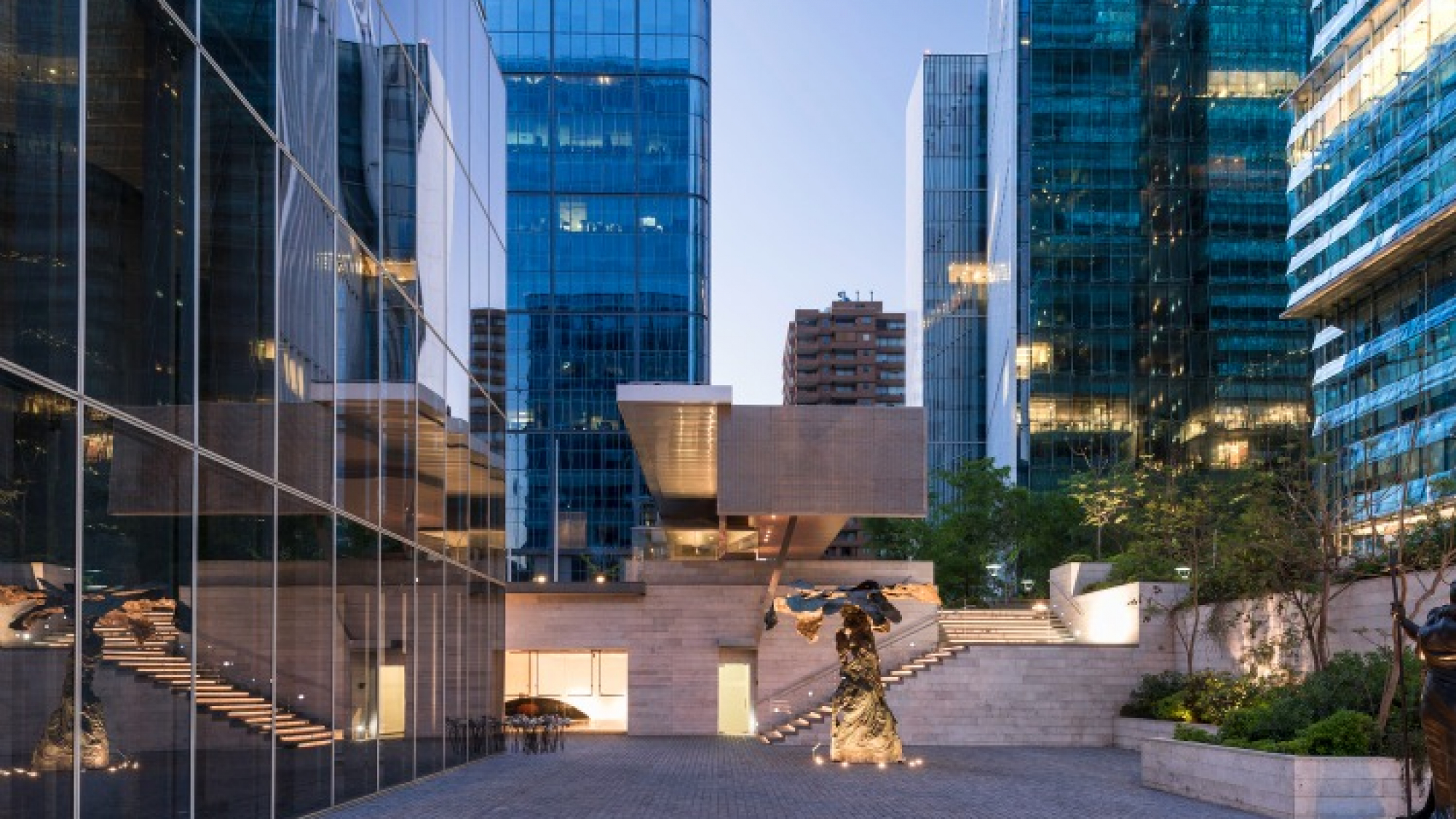 Exterior_Sculpture_Court (1)